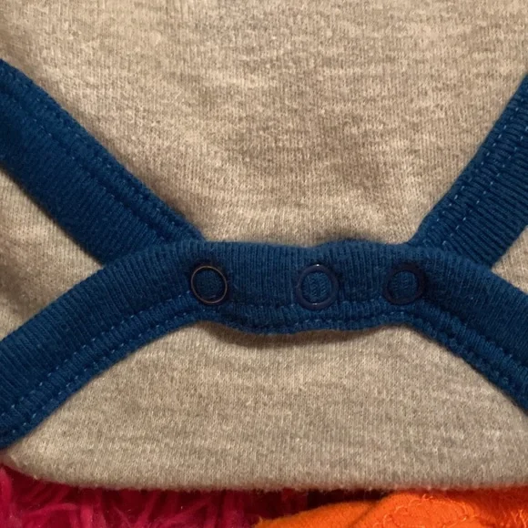 BUNDLE of 3 Onesies - Picture 6 of 16